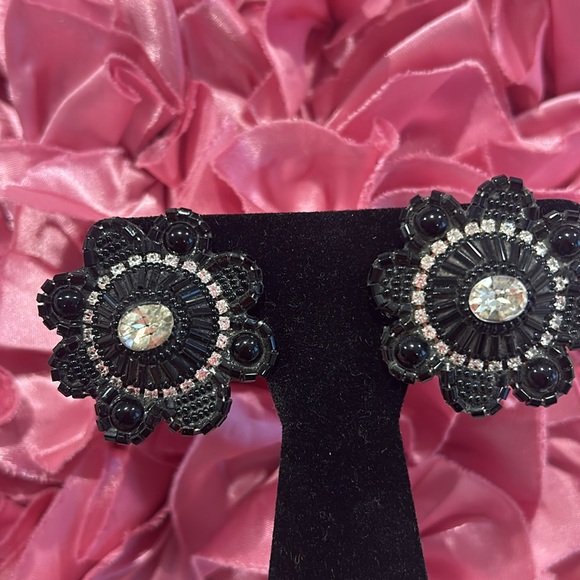 Vintage Black Beaded Bradley Levin Clip-on Flower Earrings-Boutique - Picture 10 of 10